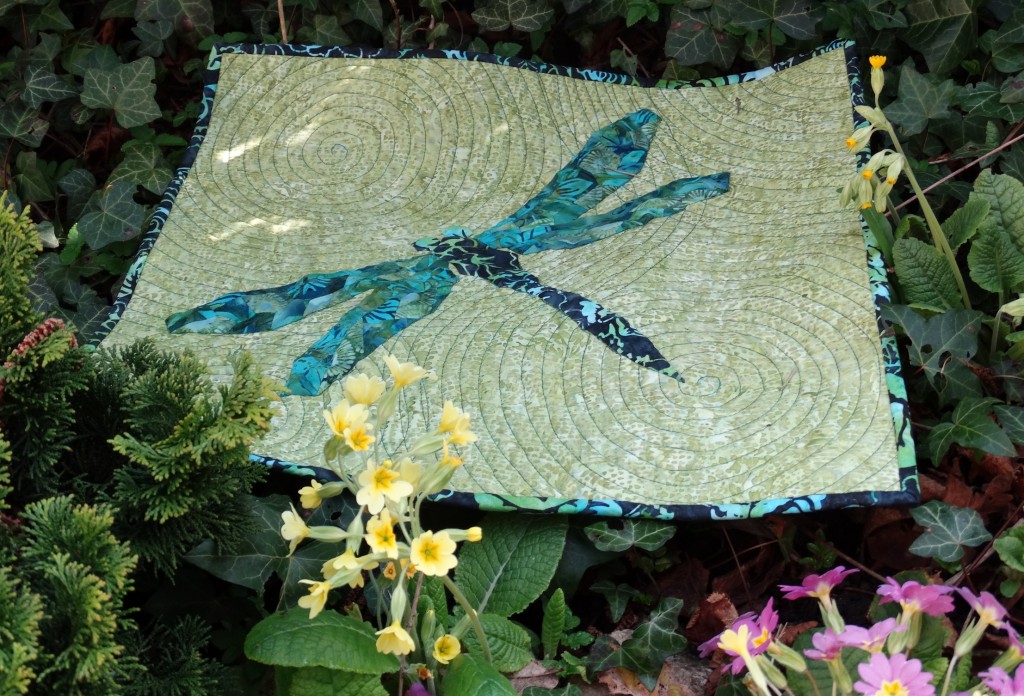 EPP Dragonfly Quilt "Flying in Circles" | Mud, Pies and Pins