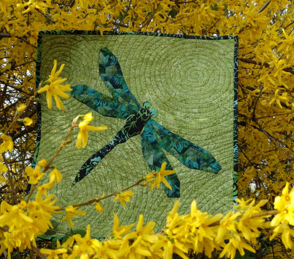 EPP Dragonfly Quilt "Flying in Circles" | Mud, Pies and Pins