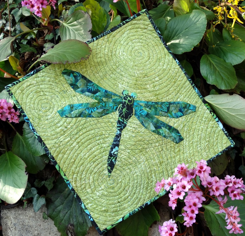 EPP Dragonfly Quilt "Flying in Circles" | Mud, Pies and Pins