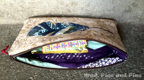 Zippered feather pouch made by Renee from Quilts of a Feather | Mud, Pies and Pins