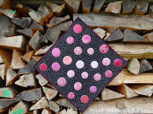 Pebble-icious mini quilt | Mud, Pies and Pins