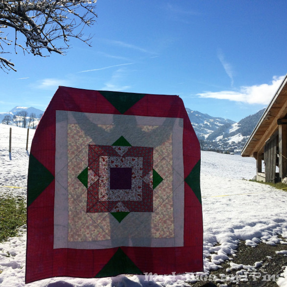 Poinsettia Quilt| Mud, Pies and Pins