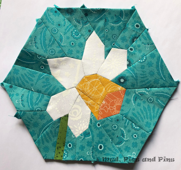 Hexagonal EPP Daffodil block | Mud, Pies and Pins