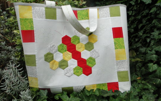 Vote now in the Holiday Memories Quilt Competition